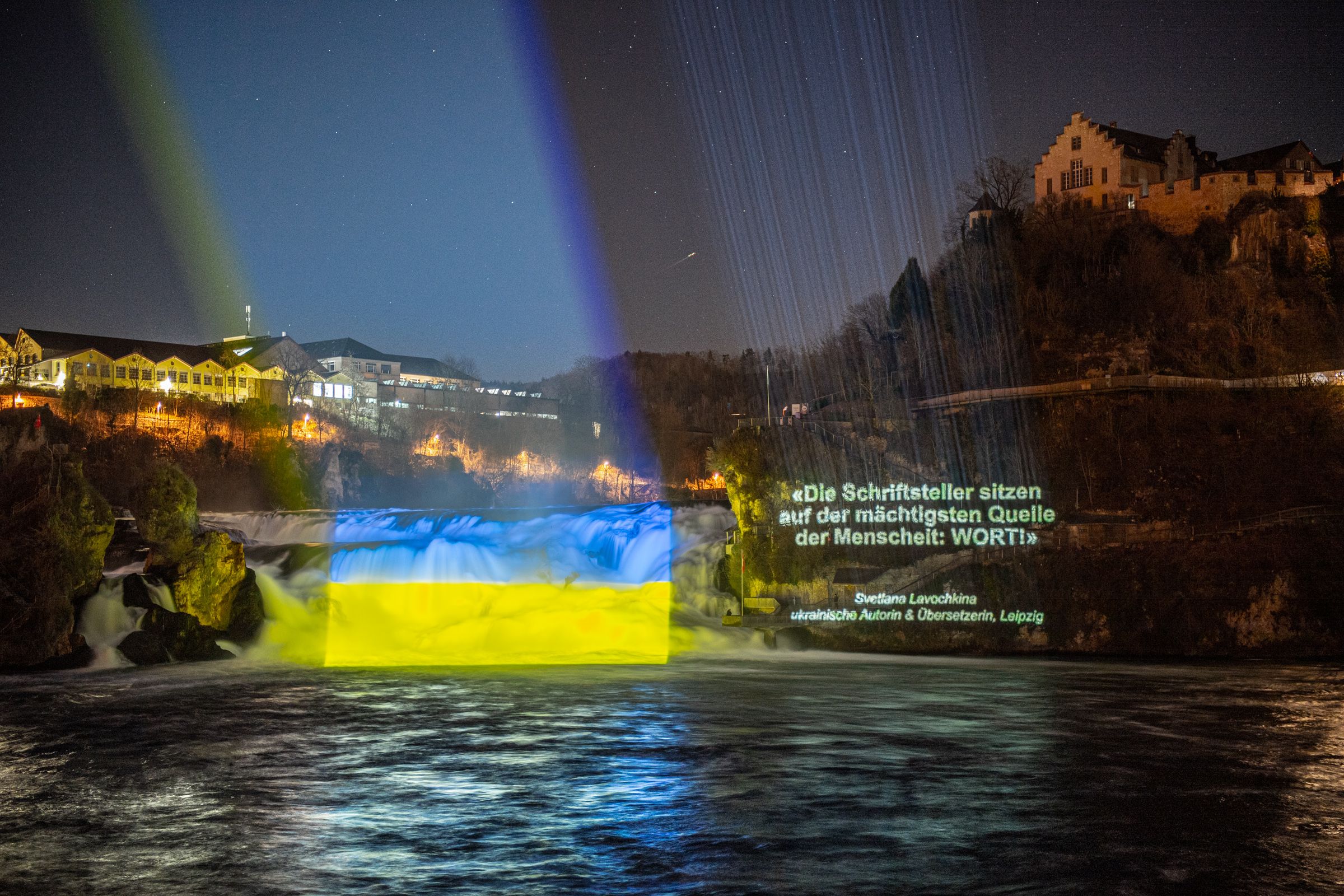 WORTE FÃœR DEN FRIEDEN Projektionen auf den Rheinfall, Schweiz - 10.3.2022 by Beat Toniolo