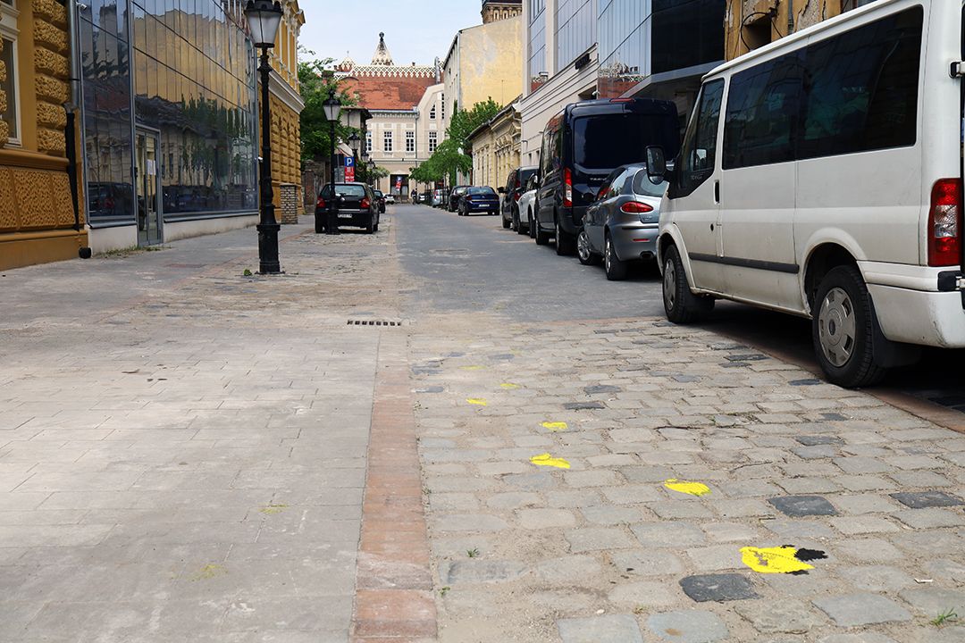 yellow spill Subotica by Peter Piek