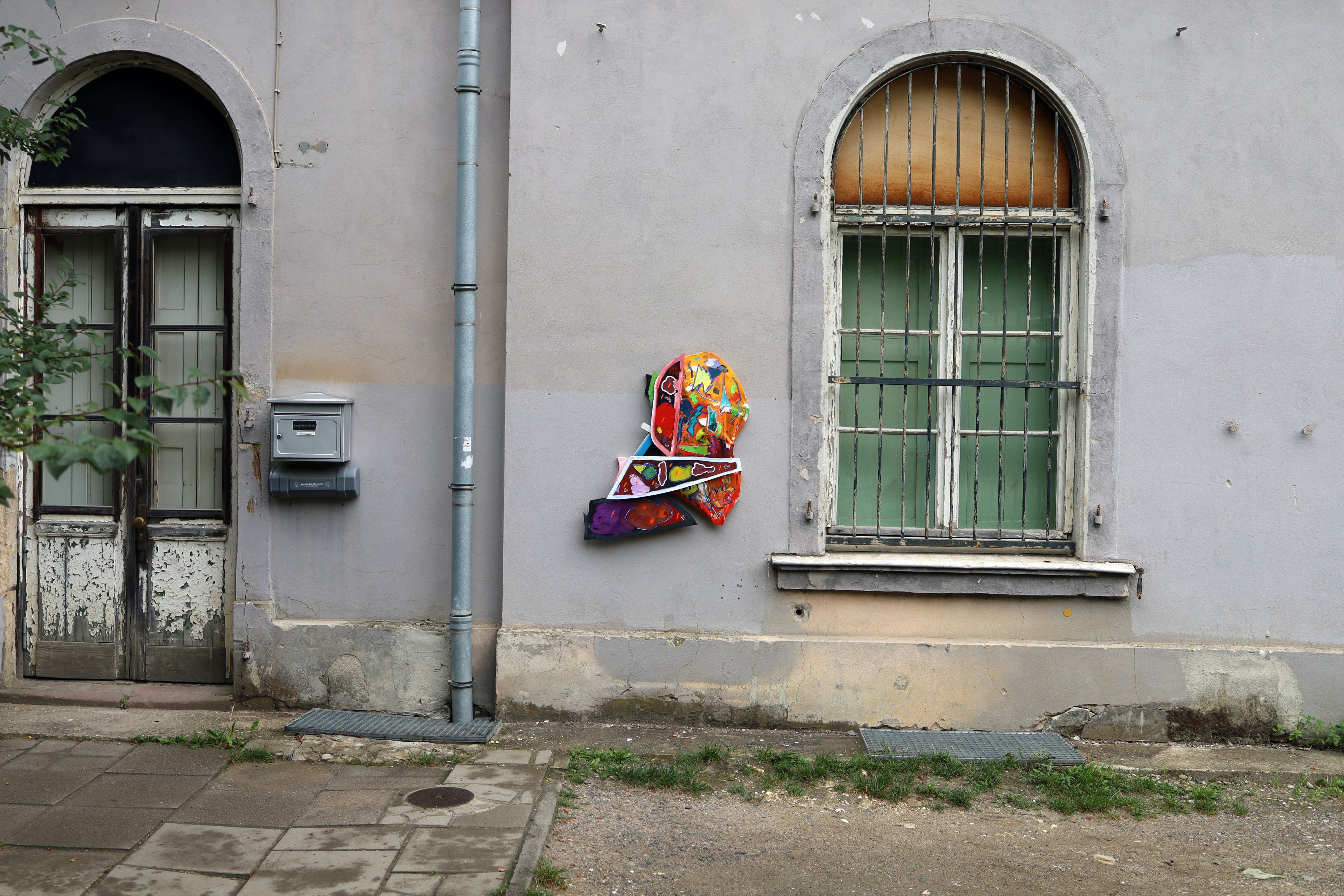 Der Nagel in der Wand by Peter Piek