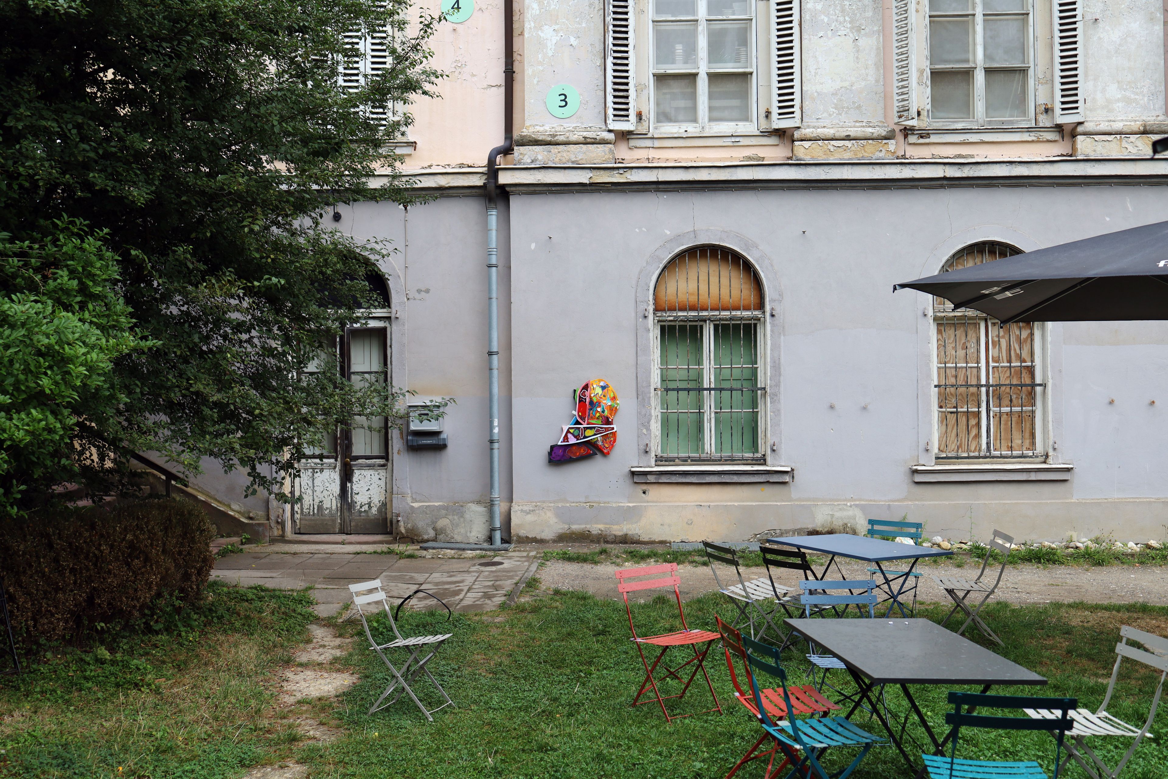 Der Nagel in der Wand by Peter Piek