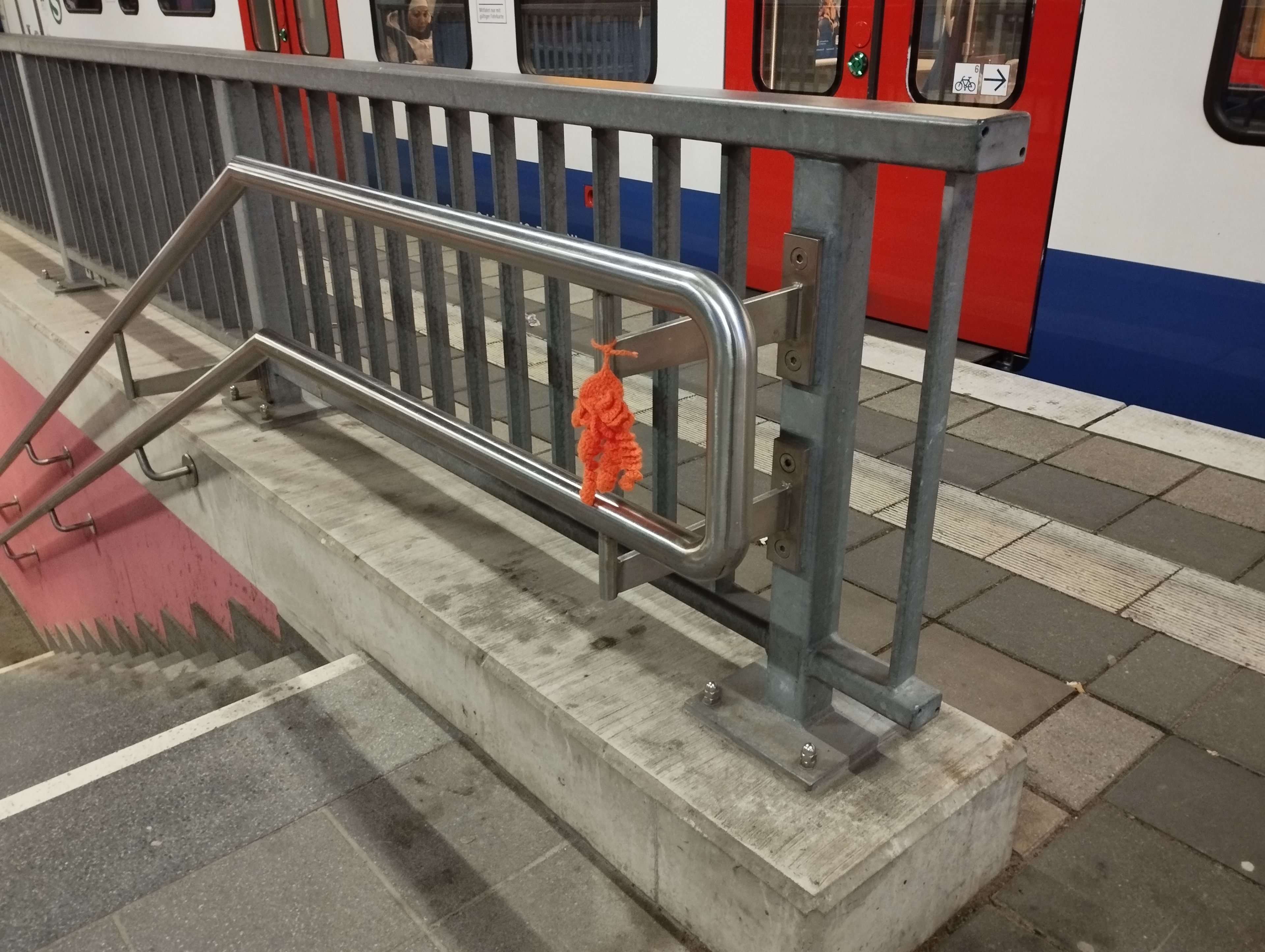 Orange the world -S7-Celle-Hannover by Mi Krude