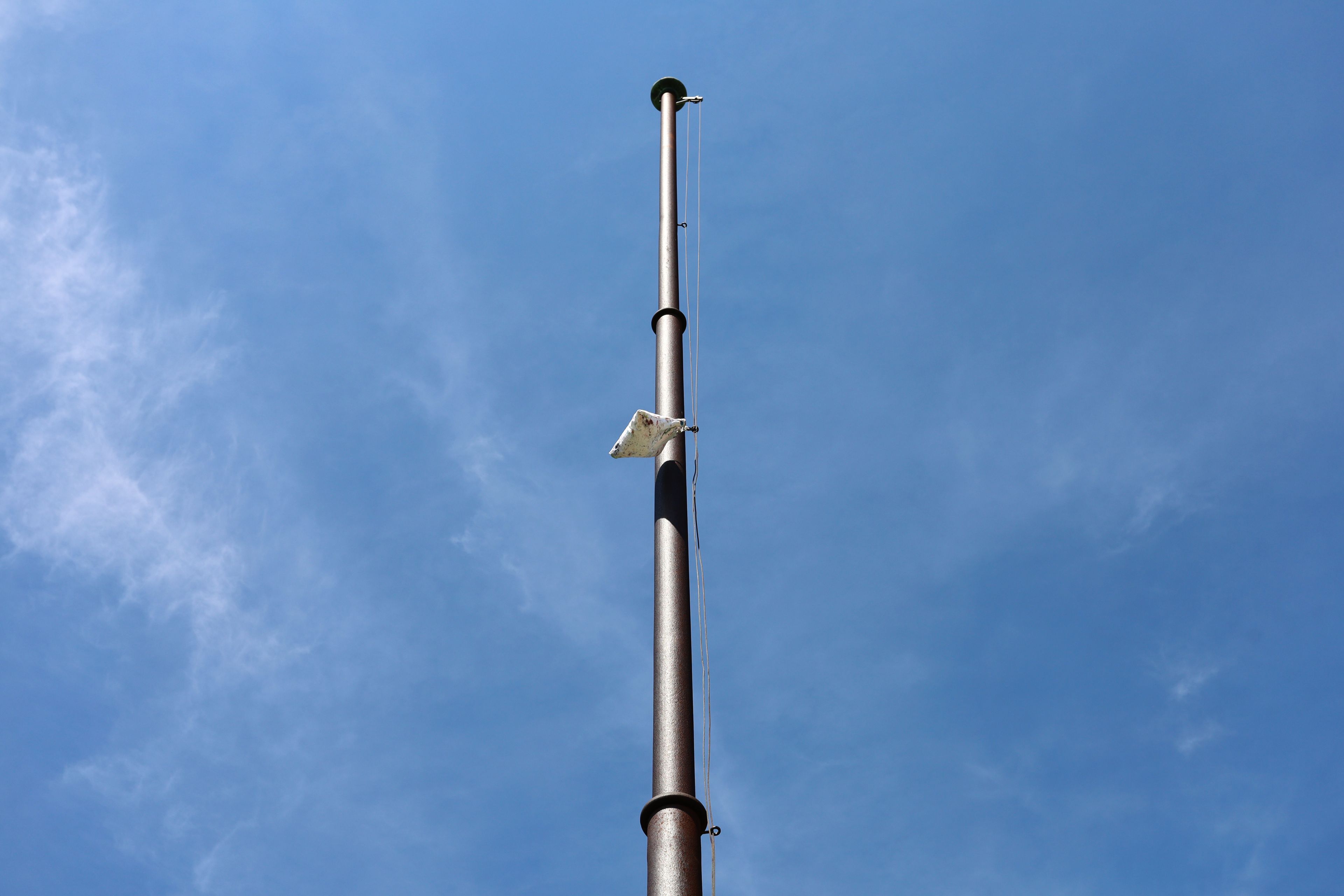 Beutel auf Halbmast by Peter Piek