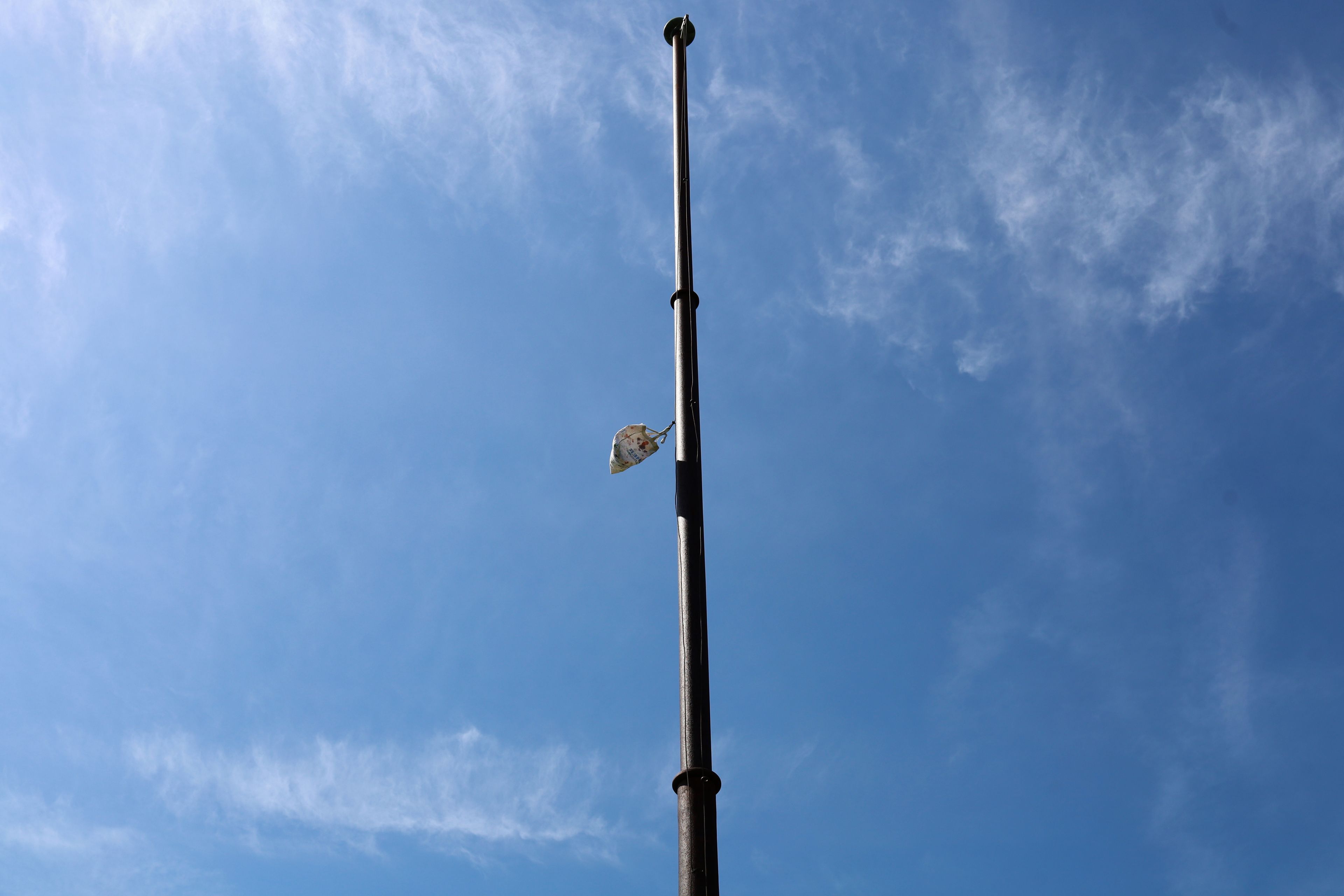 Beutel auf Halbmast by Peter Piek