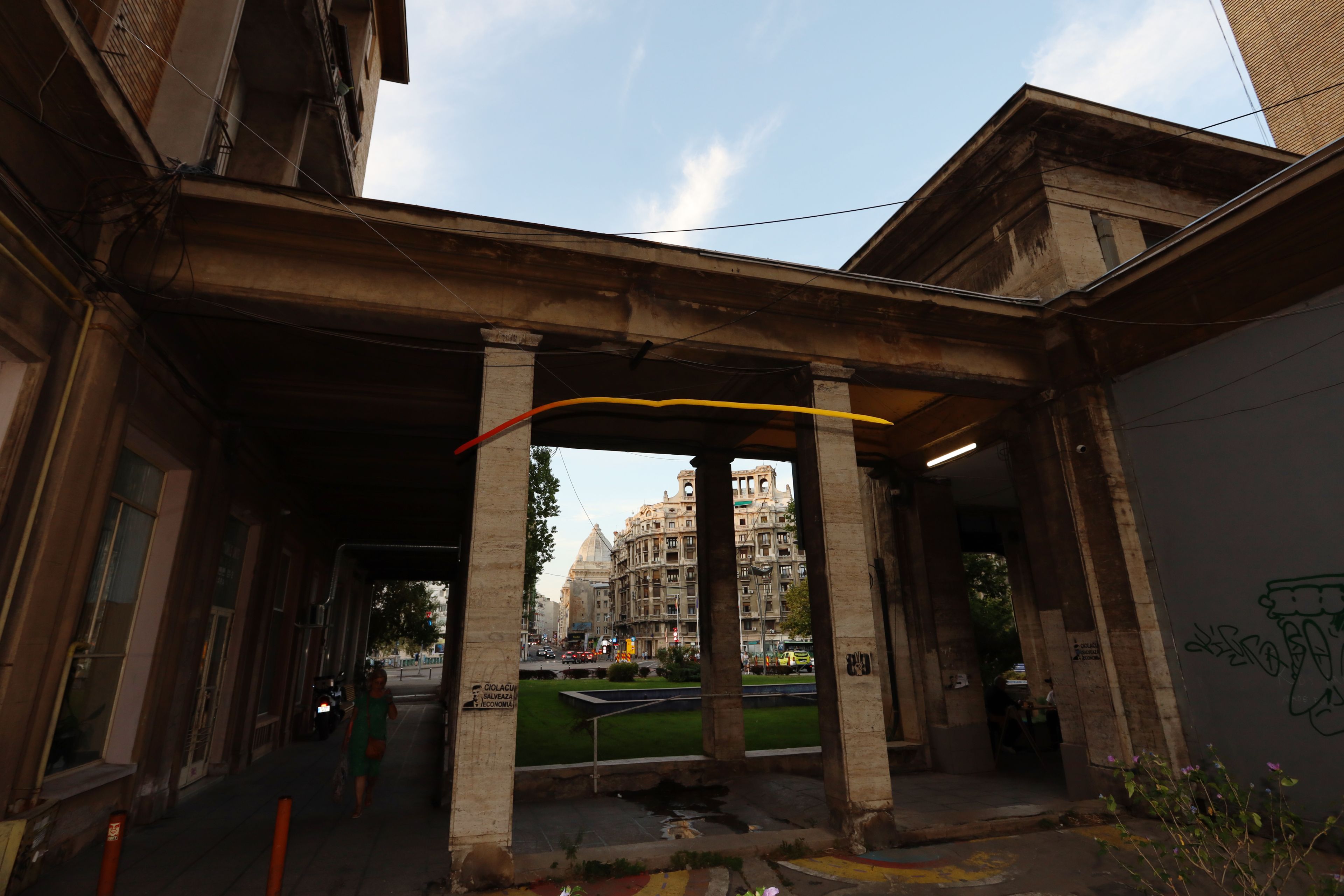 Bukarest 2 by Peter Piek
