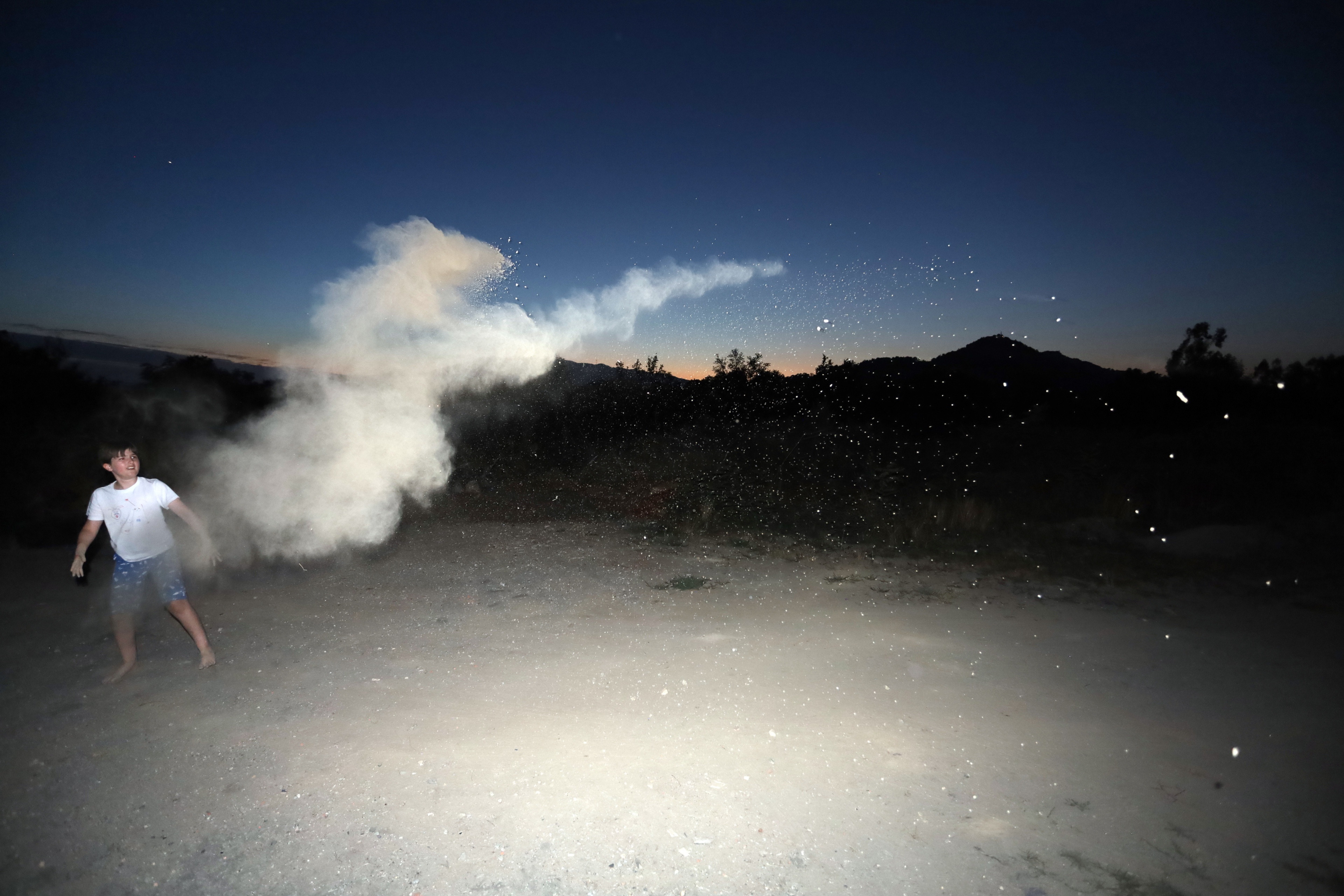 Dustcloud 4 by Anton und Peter Piek